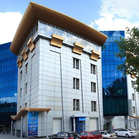 Tsunami Spa Hotel Dnipro Exterior photo